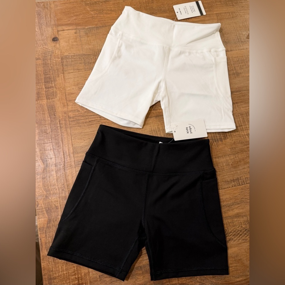 NWT Girl’s Black & White 5” Yoga, Volleyball, Dance Shorts, 2 Side Pockets Sz L